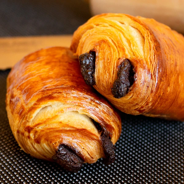 pastries__chocolate-croissant