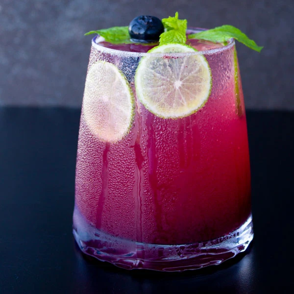 mixed berries mojito